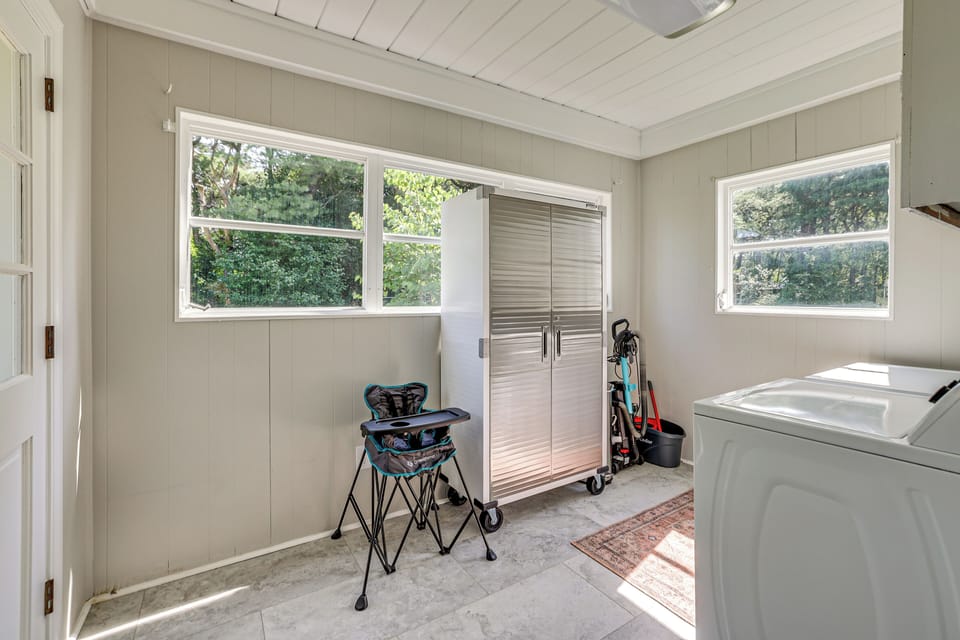 Laundry Room | Washer & Dryer | High Chair
