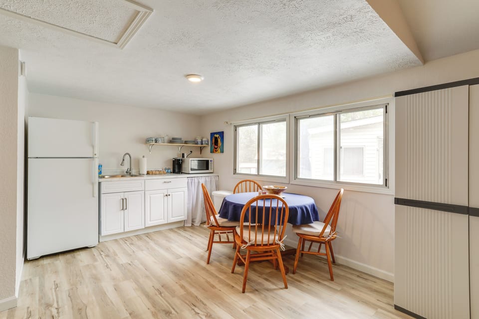 Studio | Kitchenette | Cooking Basics | Keurig | Toaster