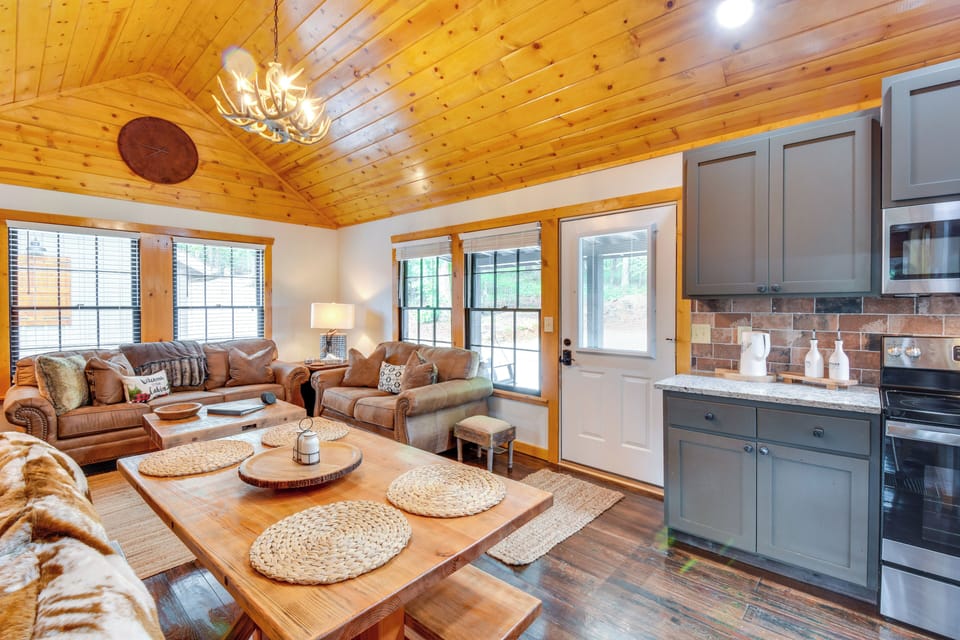 Dining Area | Dishware & Flatware