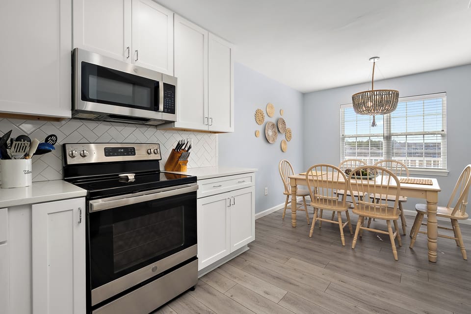Fully equipped and eat in kitchen