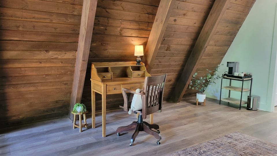 Sometimes we need to take time to work, even when on vacation, so we created this little spot for times like this. A desk and chair that can serve as a mini-office space. A Keurig coffee maker is also available on this floor.