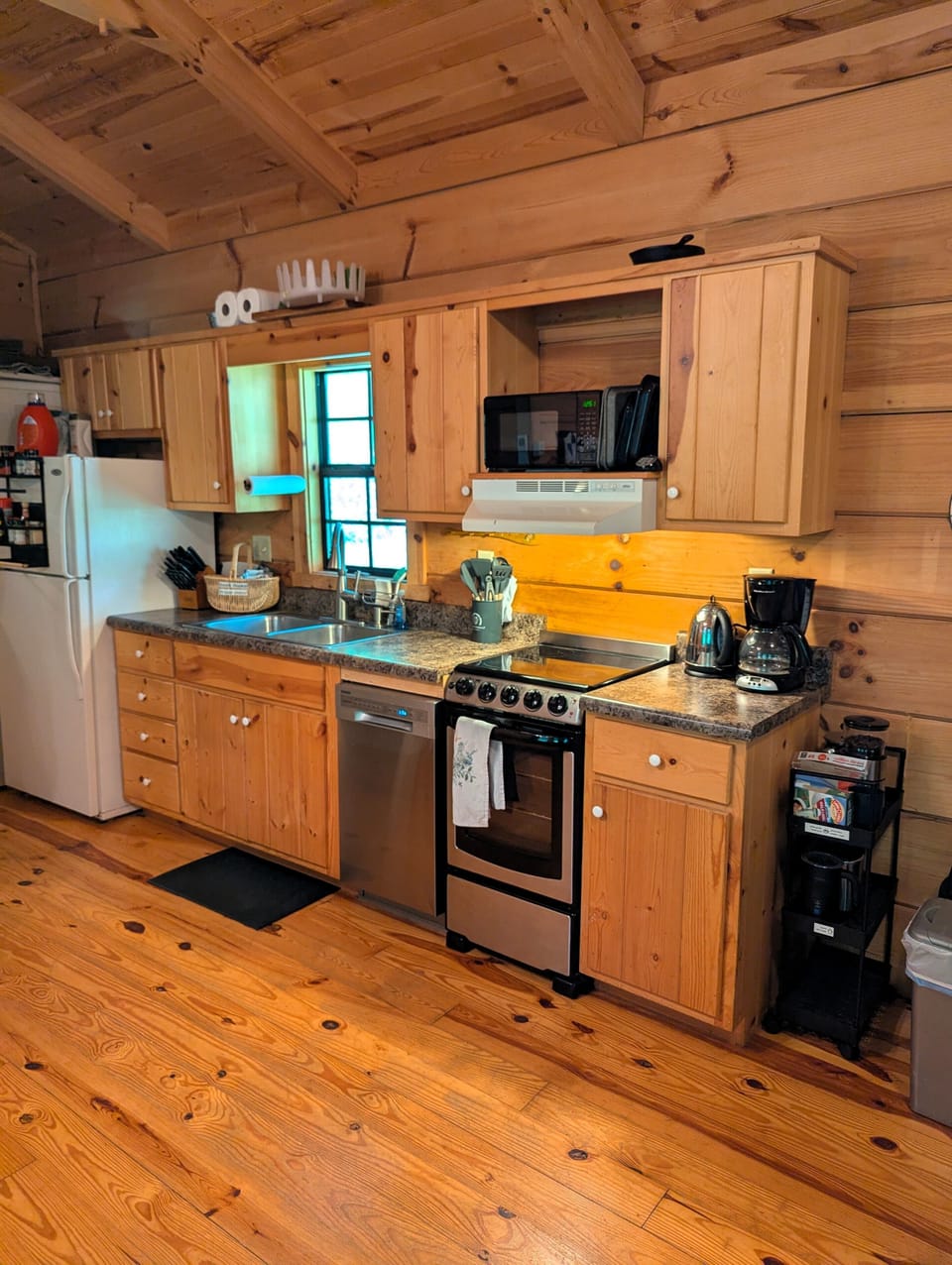 Full kitchen