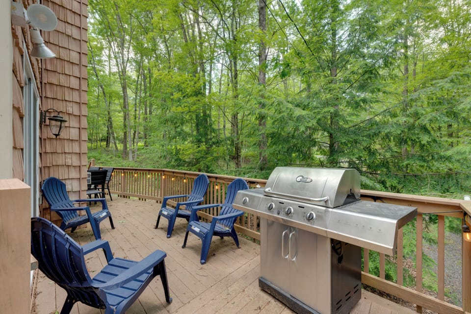 Albrightsville Vacation Rental | 3BR | 2.5BA | 1,956 Sq Ft | Stairs Required