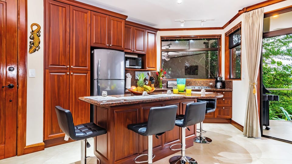 Well equipped kitchen with all the comforts of home
