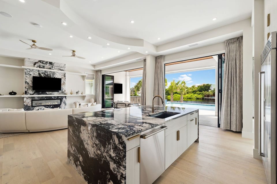 La Villa Nadia - Luxury Vacation Rental House with Private Pool and Golf Cart Near Beach in Destin, Florida - Five Star Properties Destin / 30A