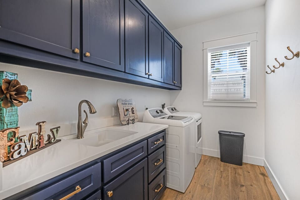 Modern Laundry Room Setup
