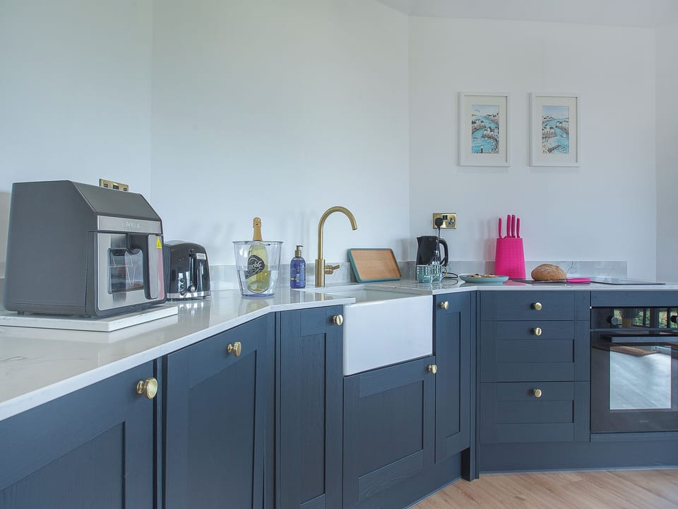 Kitchen | The Nest - Sibrwd Y Coed, Abergele