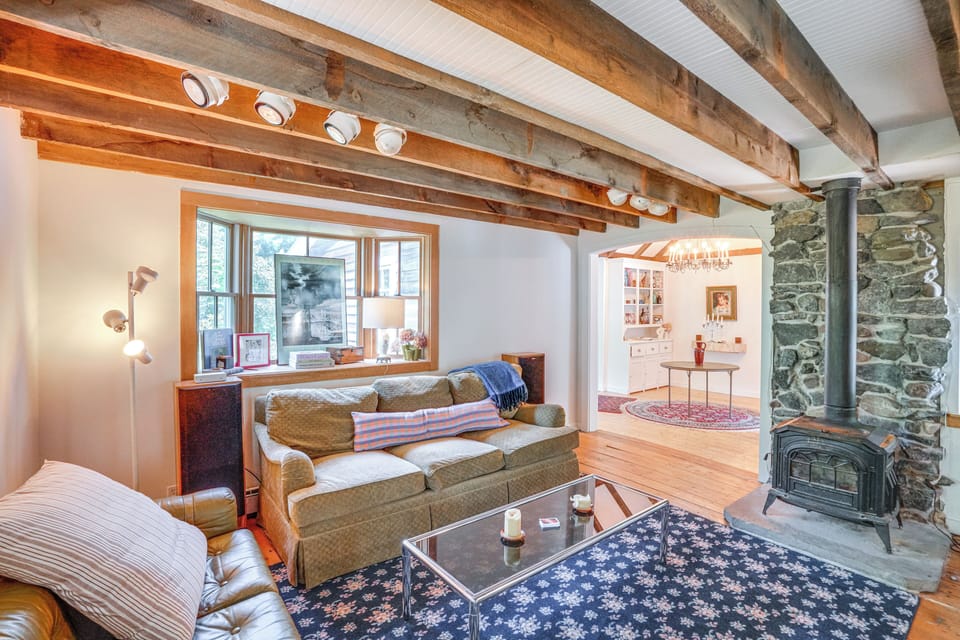 Craryville Vacation Rental | 2BR | 2.5BA | 2,200 Sq Ft | 5 Steps to Enter