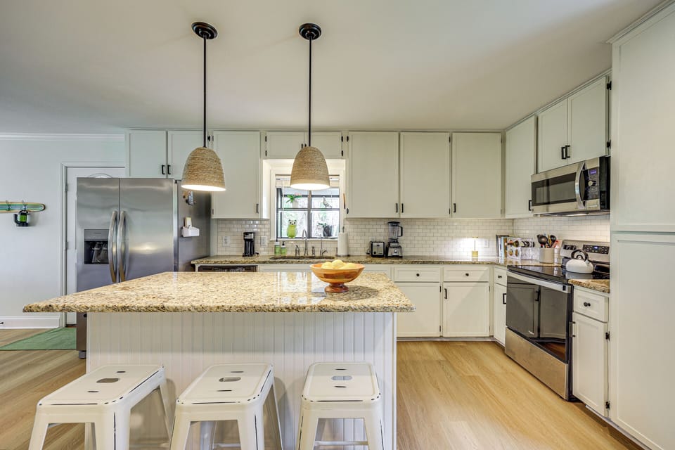 Kitchen | Dishwasher | Drip & Single-Serve Coffee Makers | 1st Floor