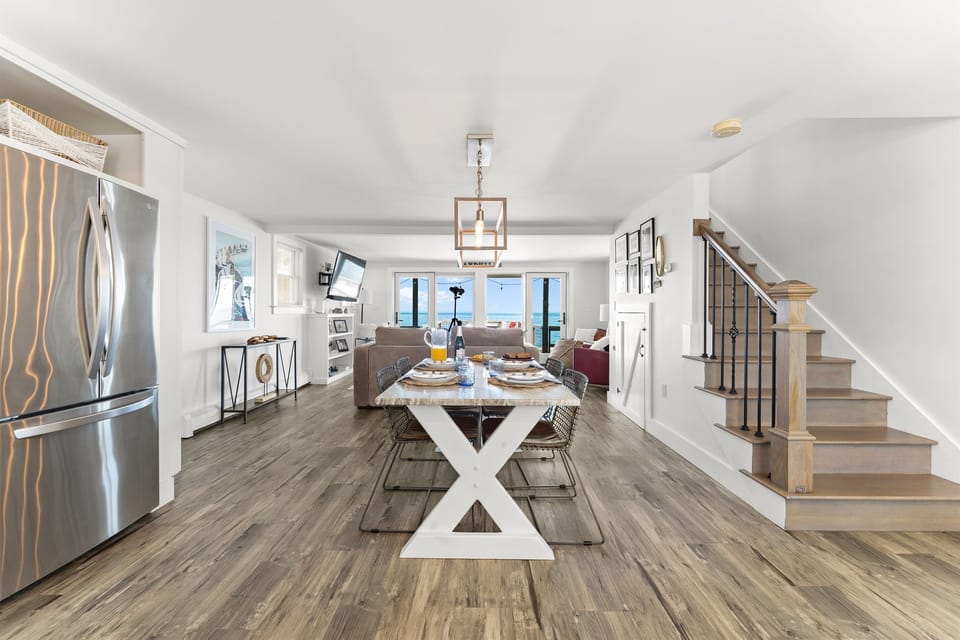 Gather, dine, and unwind—just right for your group.