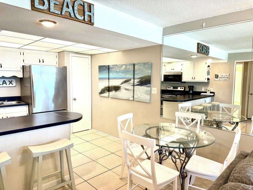 Aqua Villa #405 Dining Area