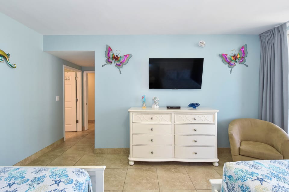 Silver Shells St. Maarten 705 - Guest Bedroom with Flat Screen TV
