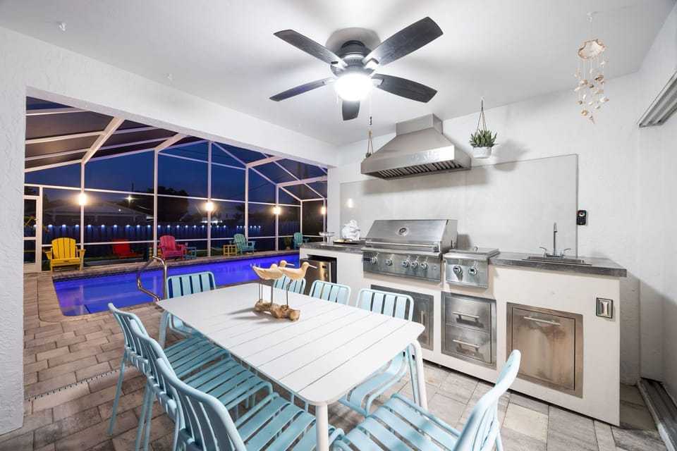Lanai w/ BBQ Grill - Outdoor kitchen and grill for al fresco dining