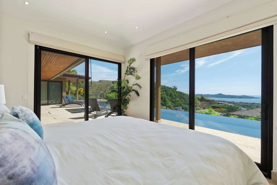 Wake up to this: sleep with the sound of the ocean.