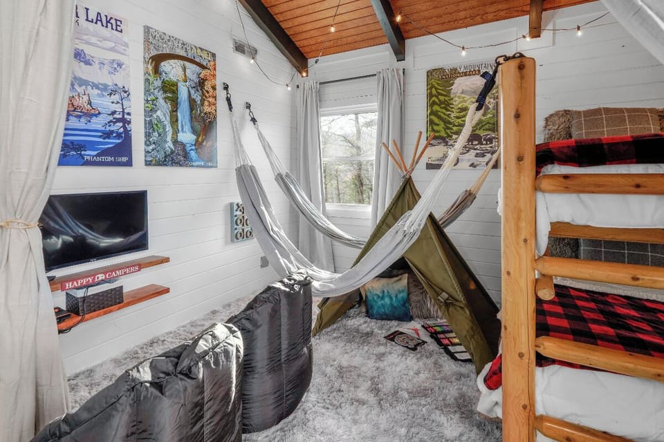Smoky Fox Lodge's upstairs living area
