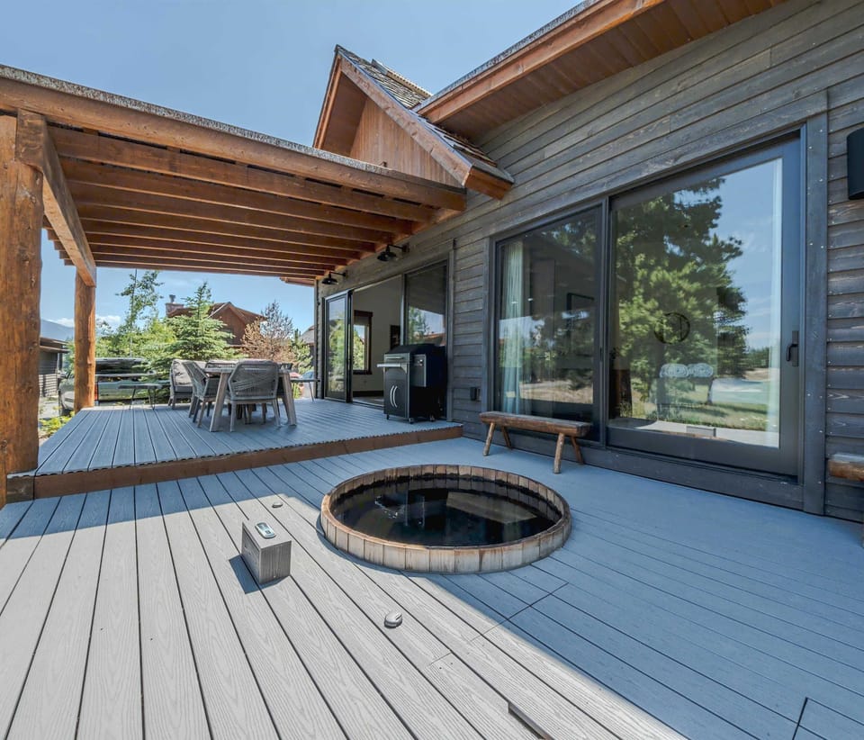 Make memories at Cottage on the 10th Tee