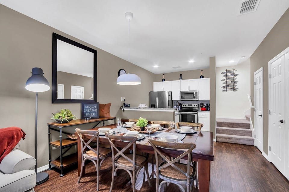 Kitchen or kitchenette,Dining area