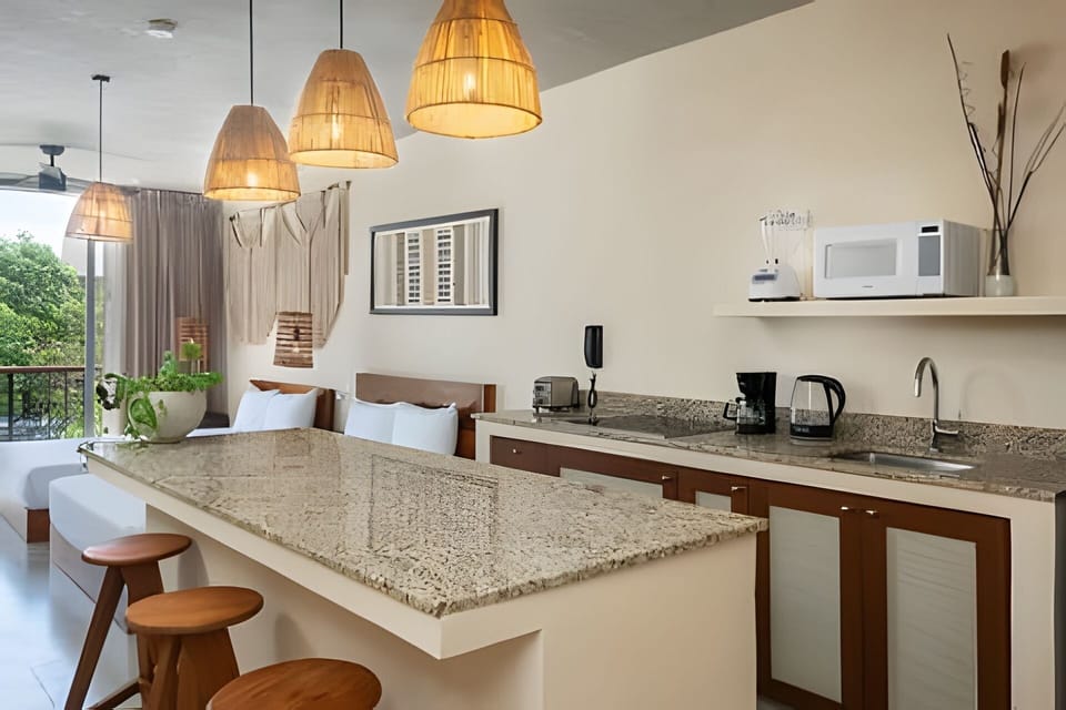 On site,Seating area,Coffee / tea facilities,Area and facilities,Kitchen or kitchenette,Decorative detail,Location,View(from property / room)