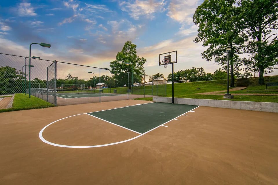 Sports Courts (Tennis, Basketball, Volleyball, Disc Golf, Shuffleboard and Tetherball)