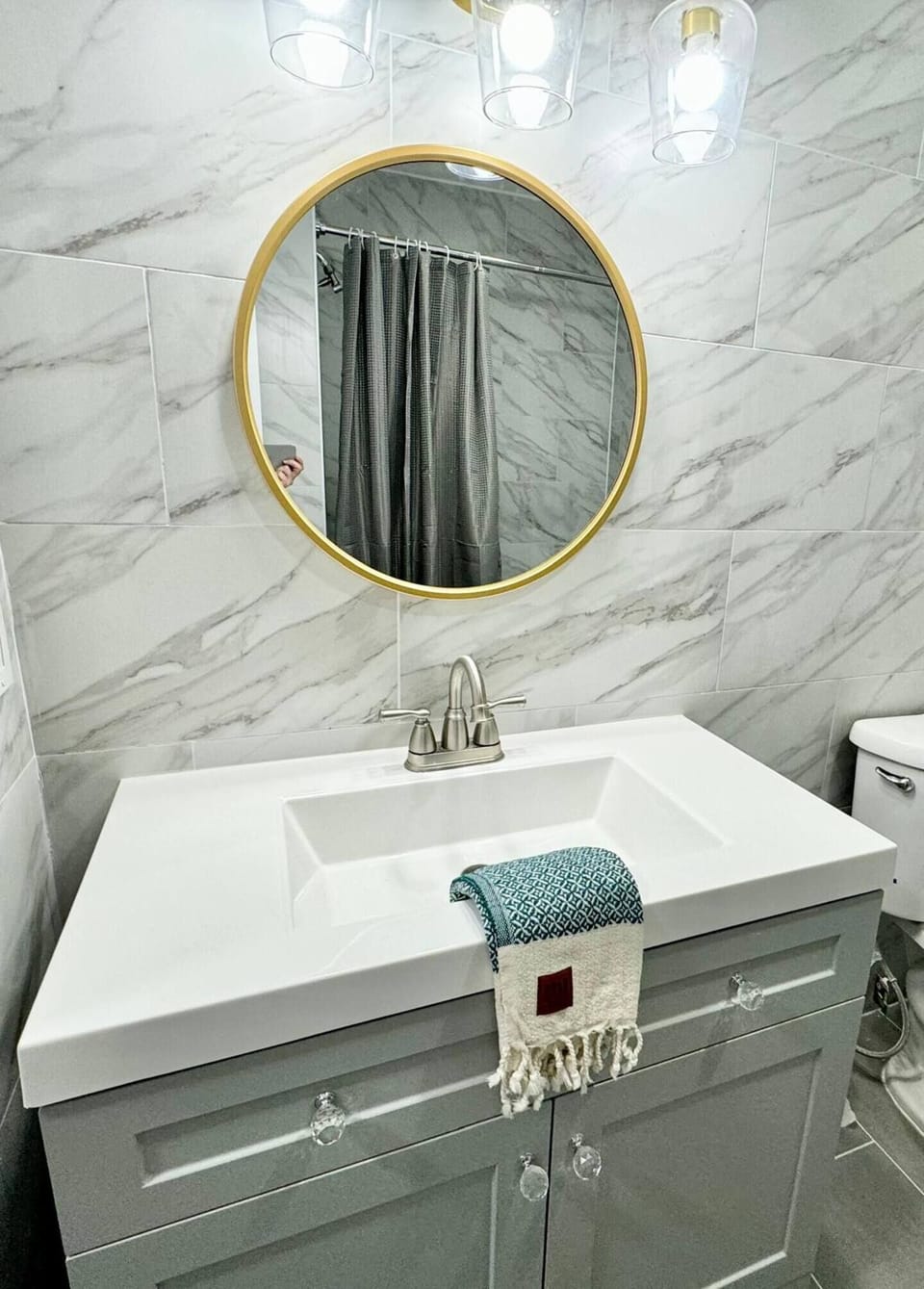 Full bathroom 1