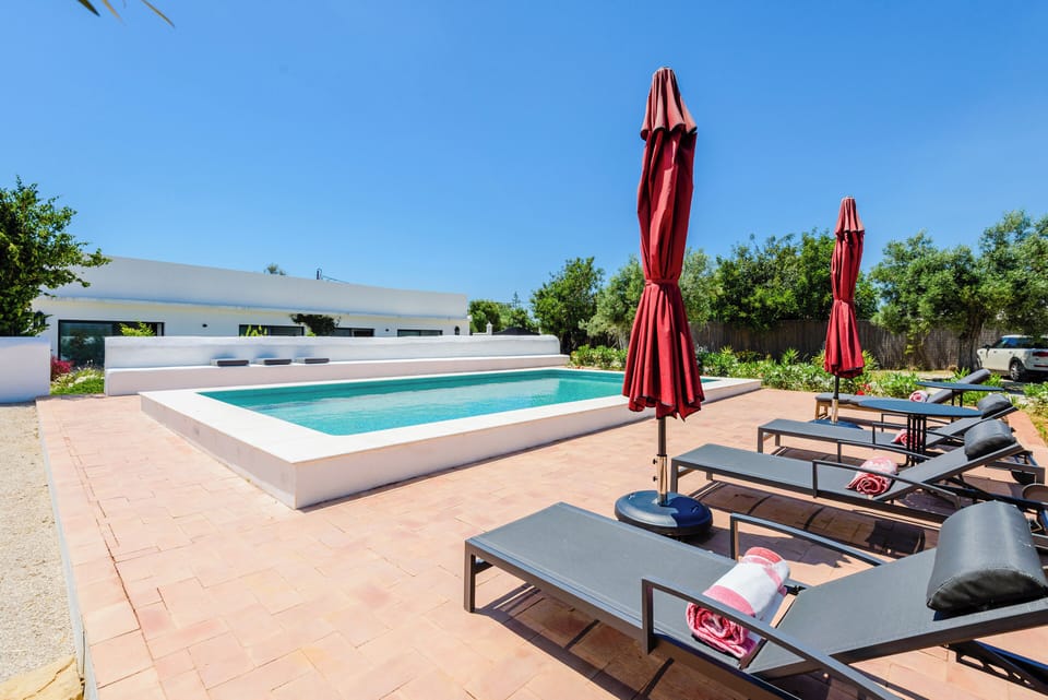 Swimming Pool, Sun Loungers, Umbrellas and Garden