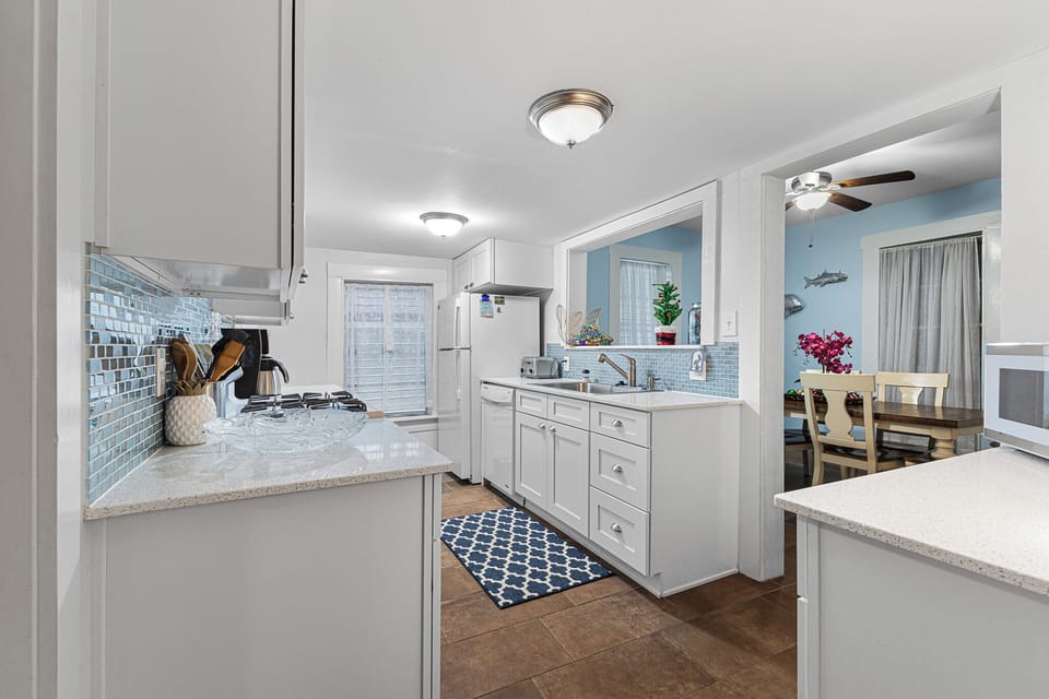 Full kitchen opens onto dining room