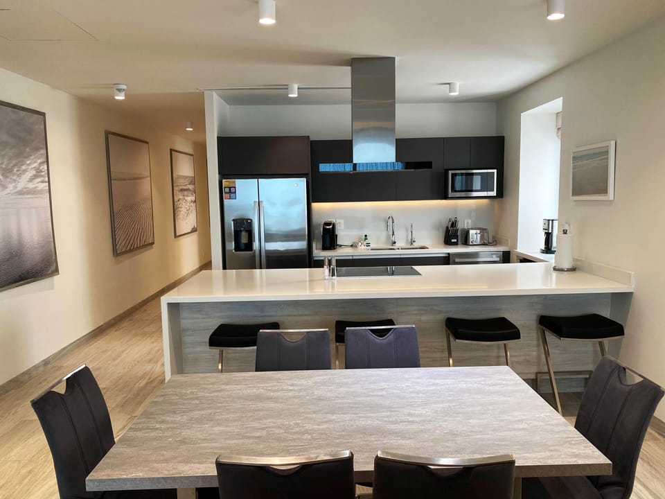 Dining Table & Kitchen