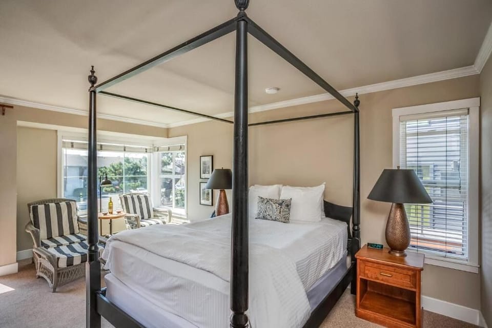 Sink into the canopy bed and wake to soft daylight.