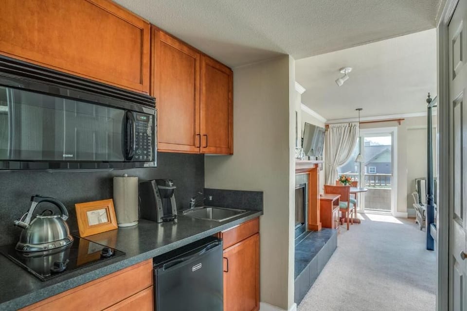 Whip up easy meals in the convenient, well-equipped kitchenette.
