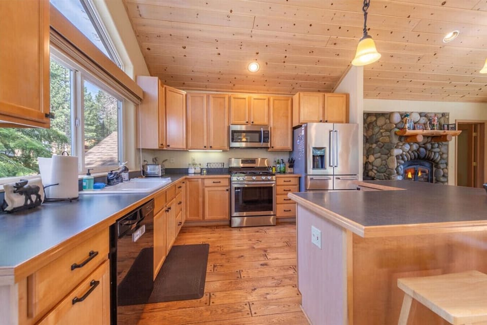 Nicely appointed kitchen