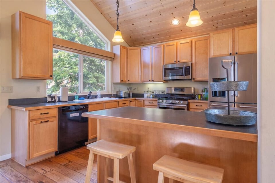 Nicely appointed kitchen