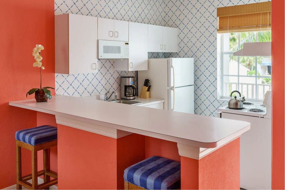 Start mornings with coffee at the bright breakfast bar.