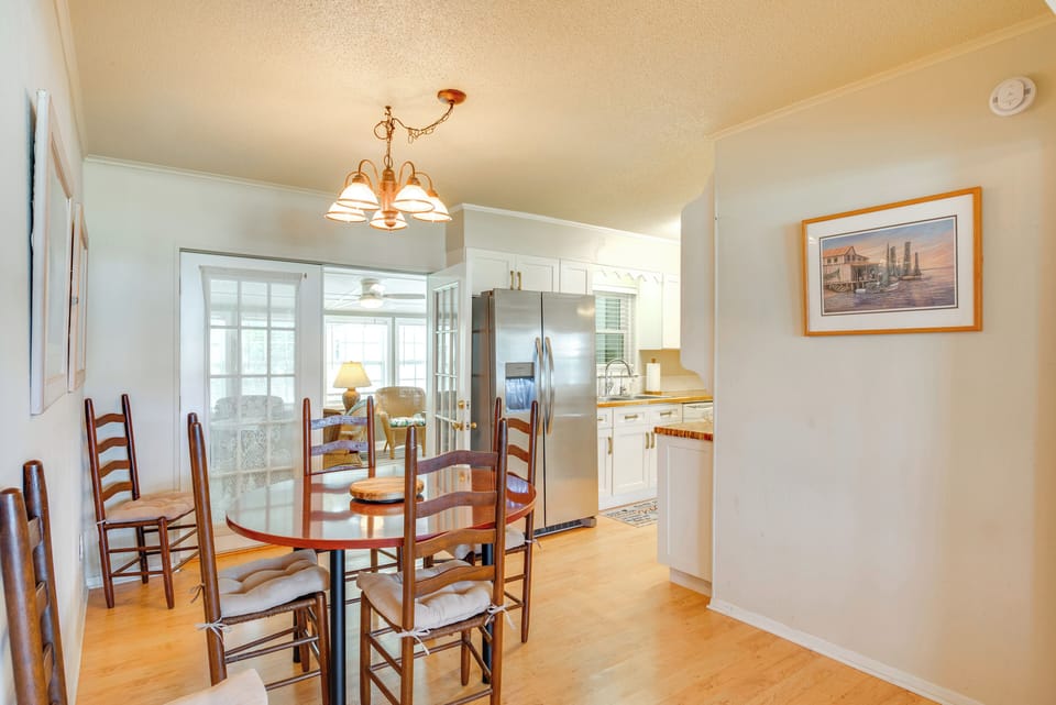 Dining Table | Dishware/Flatware