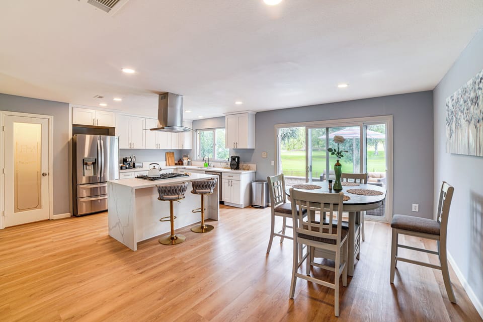 Dining Area | Dishware/Flatware Provided | Main Floor