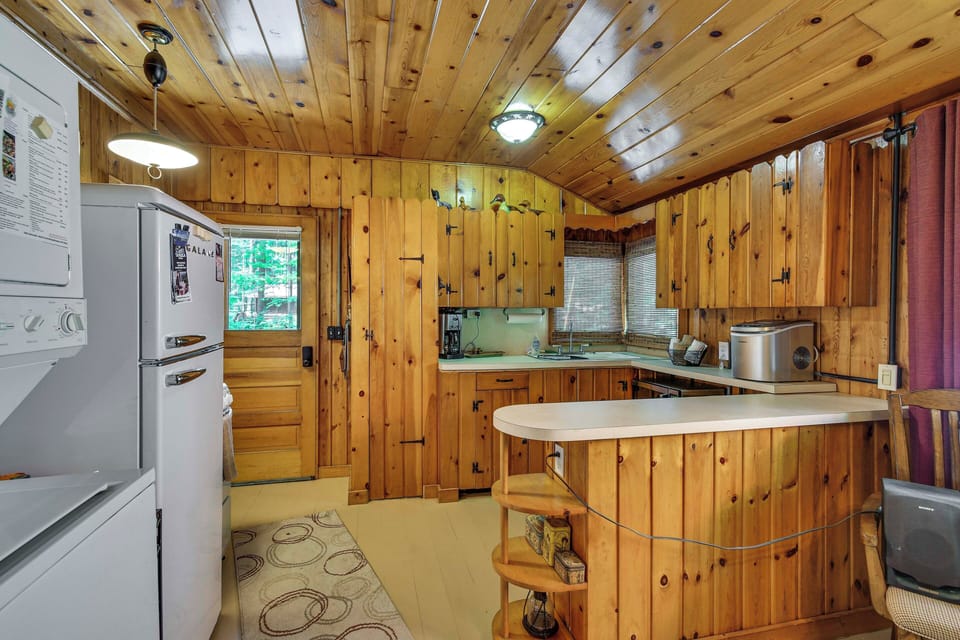 Kitchen | Washer & Dryer | Drip Coffee Pot | Toaster