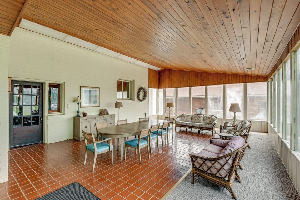Enclosed Patio | 1st Floor