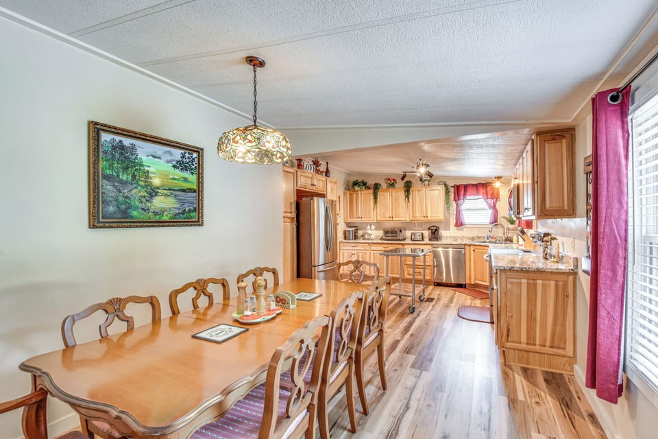 Dining Table | Dishware & Flatware