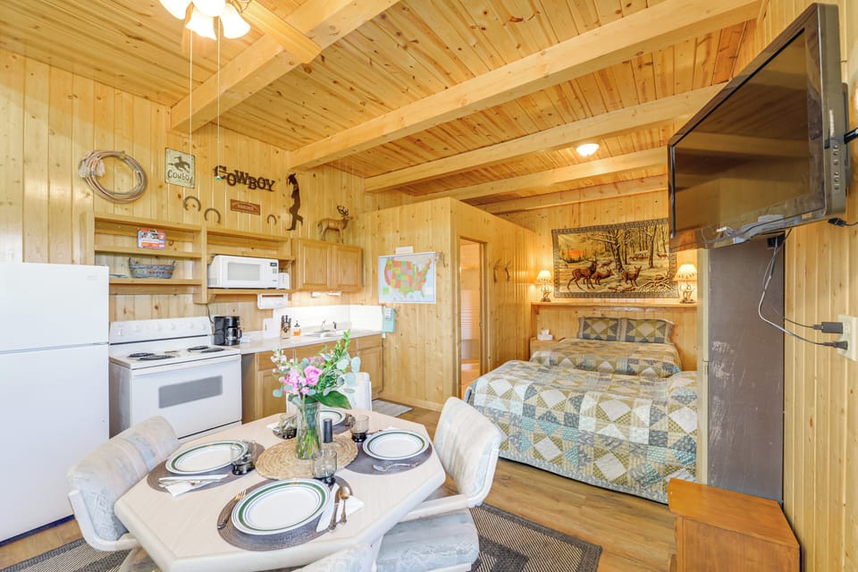 Studio | Living Space | Free WiFi | Smart TV
