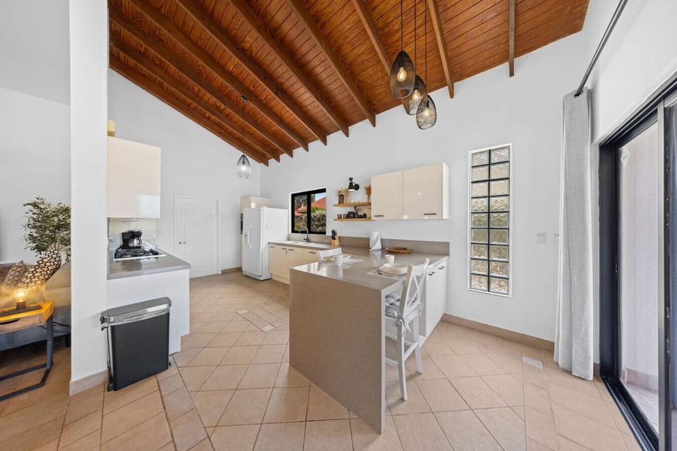 This kitchen is bright, spacious, and ready for anything—from quick breakfasts at the island to full family dinners. With high wooden ceilings and natural light pouring in, it’s a space you’ll actually enjoy cooking in.