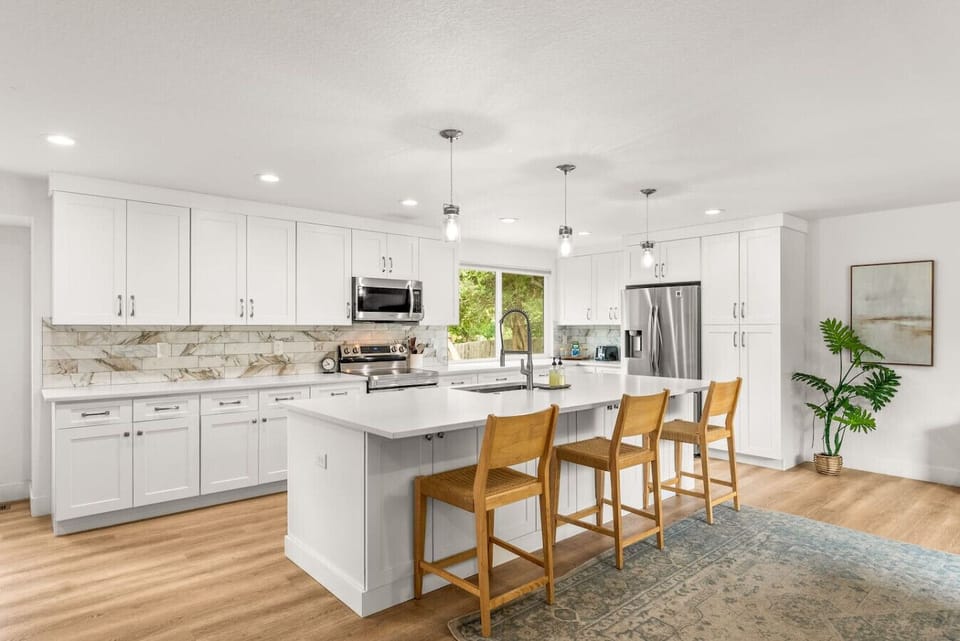 Beautifully updated and fully stocked kitchen