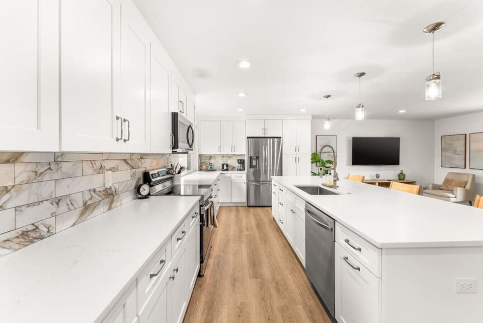 Beautifully updated and fully stocked kitchen