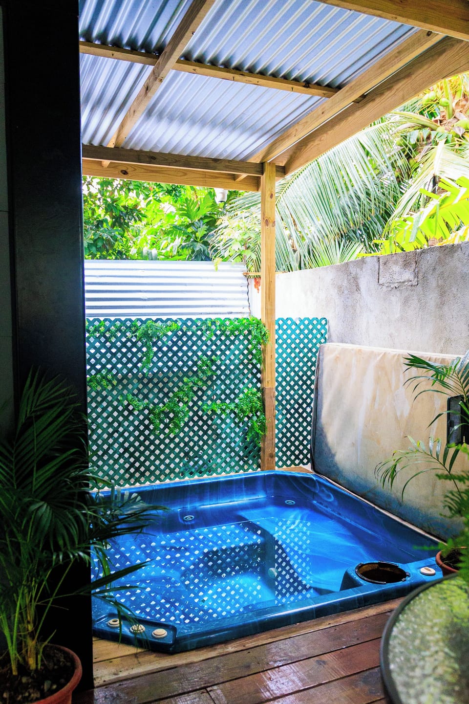 Outdoor spa tub