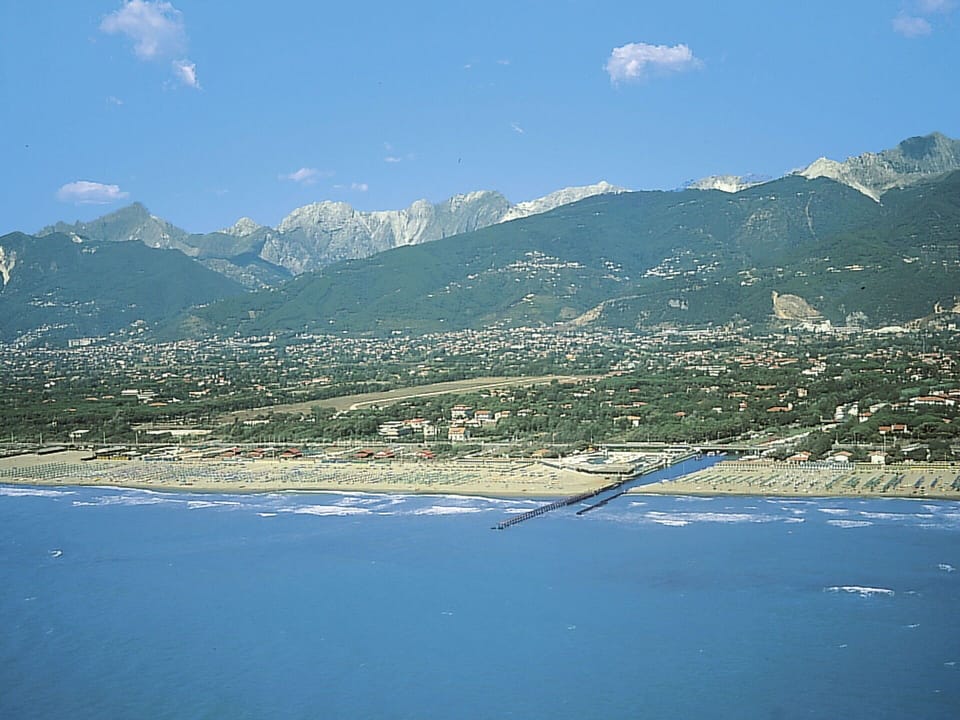 Water Resources, Water, Body Of Water, Coast, Coastal And Oceanic Landforms, Waterway, Sea, Bank, Ocean, Shore