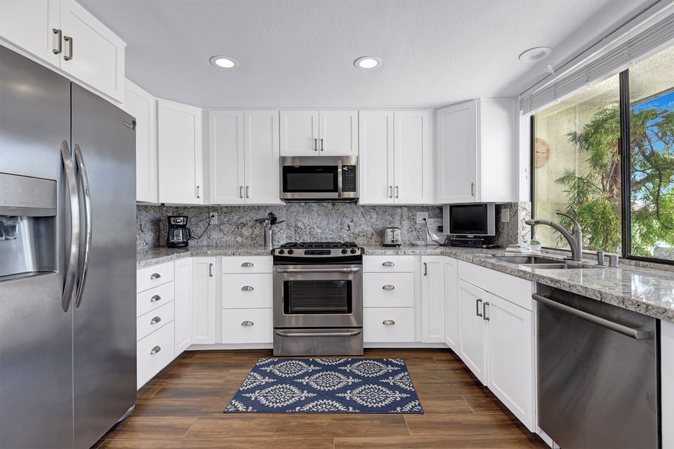 KITCHEN TIGHT. mls