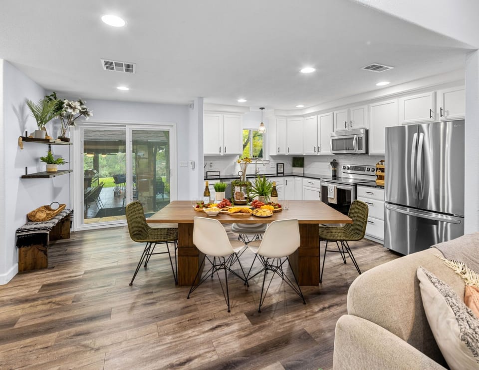 Dining Area (624)