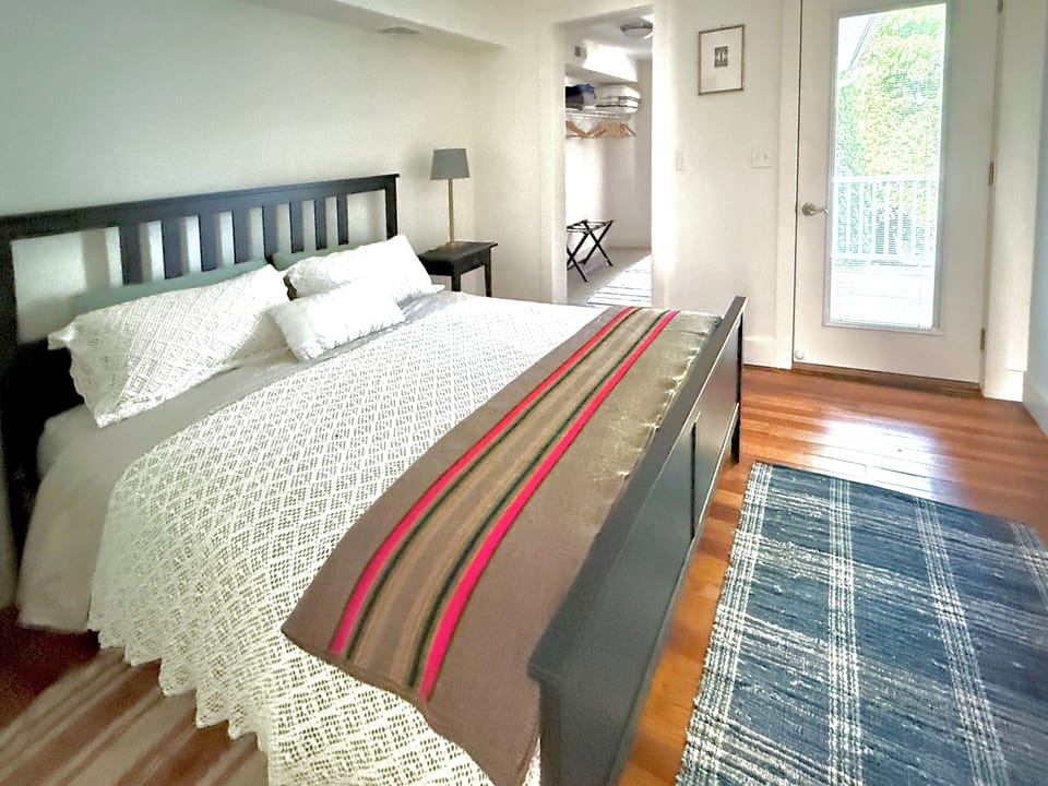 Twin Bedroom connected to the balcony.
