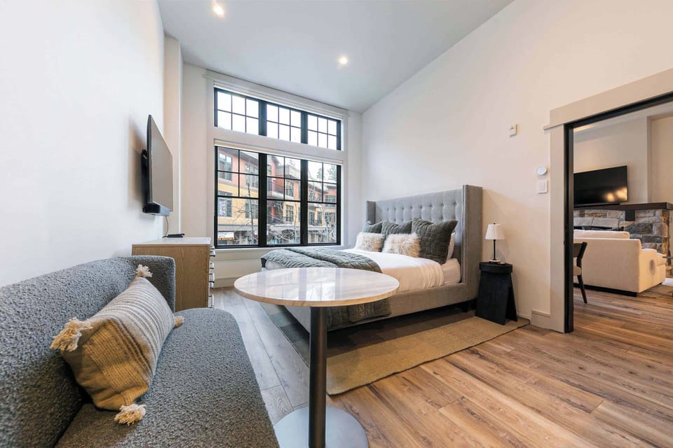 8001 Northstar Dr Unit 101-print-029-020-Interior-3305x2203-300dpi