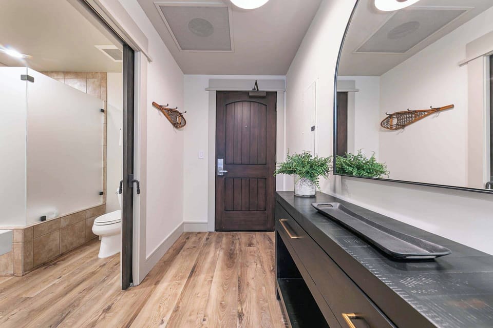 8001 Northstar Dr Unit 101-print-025-026-Interior-3222x2149-300dpi