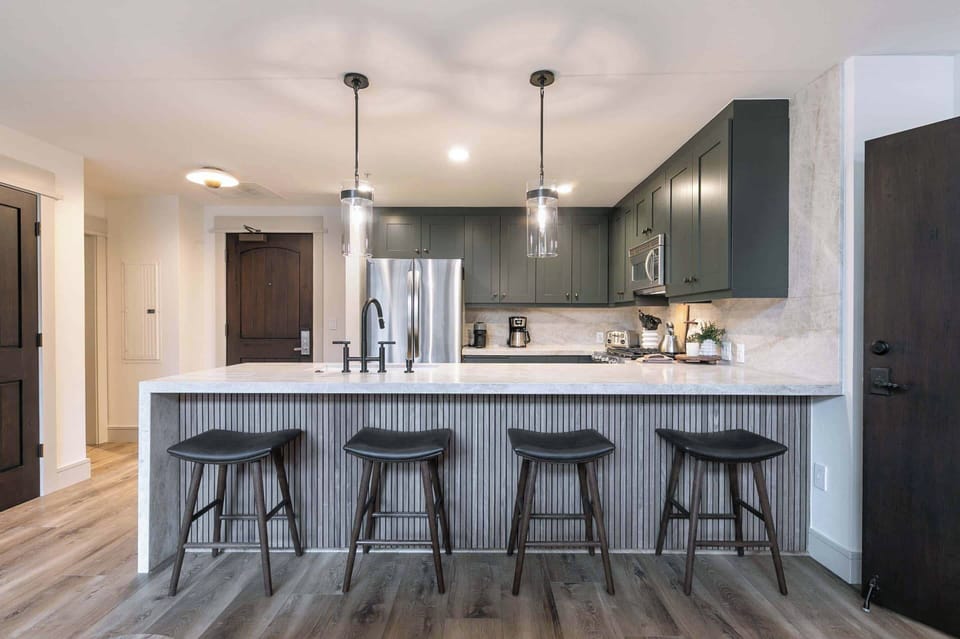 8001 Northstar Dr Unit 101-print-010-006-Interior-3306x2203-300dpi