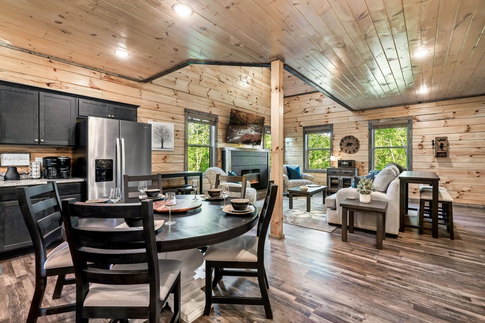 Kitchen: Craft delicious meals in this stylish, well-equipped kitchen with charm